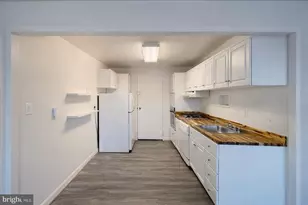 10201 Grosvenor Pl, Rockville, MD 20852 - Photo 3