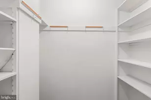 10201 Grosvenor Pl, Rockville, MD 20852 - Photo 9