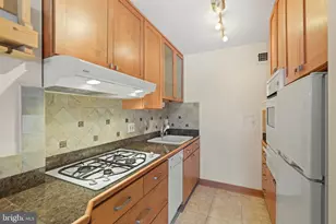 10401 Grosvenor Pl, Rockville, MD 20852 - Photo 7