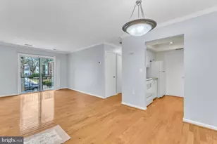 18334 Streamside Dr, Gaithersburg, MD 20879 - Photo 3