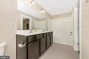 10211 Travilah Grove Cir, Rockville, MD 20850 - Photo 27