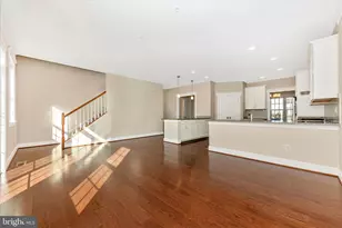 10211 Travilah Grove Cir, Rockville, MD 20850 - Photo 9