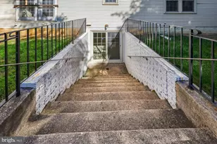 10606 Maplecrest Ln, Potomac, MD 20854 - Photo 15