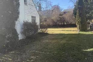 9302 Bulls Run Pkwy, Bethesda, MD 20817 - Photo 3