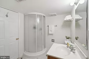 8802 Liberty Ln, Potomac, MD 20854 - Photo 23