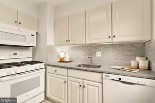 4818 Chevy Chase Dr, Chevy Chase, MD 20815 - Photo 11