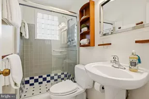 9504 Hollins Ct, Bethesda, MD 20817 - Photo 17