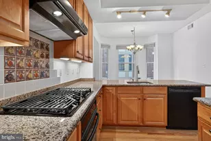 10404 Strathmore Park Ct, North Bethesda, MD 20852 - Photo 35