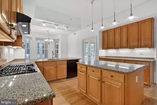 10404 Strathmore Park Ct, North Bethesda, MD 20852 - Photo 33