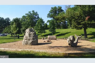 10337 Royal Woods, Gaithersburg, MD 20886 - Photo 9