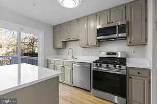 18502 Clovercrest Cir, Olney, MD 20832 - Photo 9