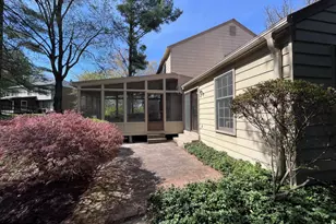 23 Old Creek Ct, Potomac, MD 20854 - Photo 9