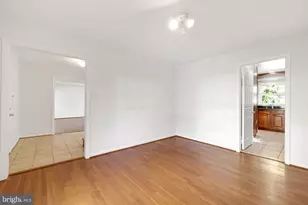 8208 Gainsborough Ct W, Potomac, MD 20854 - Photo 7