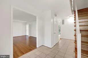 8208 Gainsborough Ct W, Potomac, MD 20854 - Photo 3