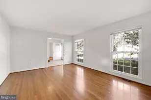 8208 Gainsborough Ct W, Potomac, MD 20854 - Photo 5