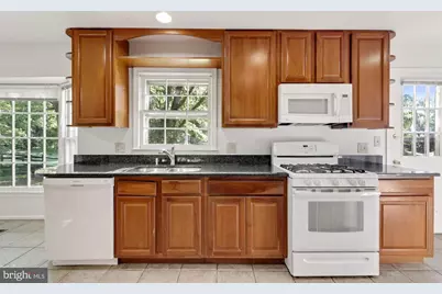 8208 Gainsborough Court W, Potomac, MD 20854 - Photo 11