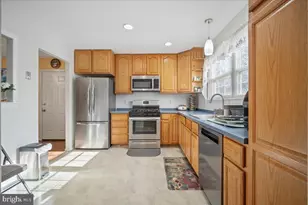 8217 Mountain Laurel Ln, Gaithersburg, MD 20879 - Photo 5