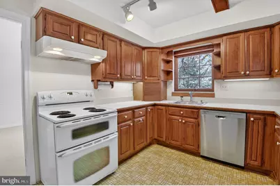 10815 Old Coach Road, Rockville, MD 20854 - Photo 11