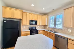 903 Crestfield Dr, Rockville, MD 20850 - Photo 5