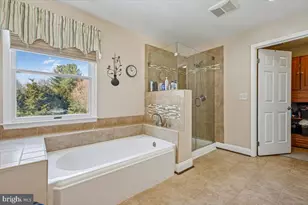 6205 Beechdale Ct, Rockville, MD 20855 - Photo 33