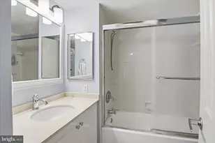 10101 Grosvenor Pl, Rockville, MD 20852 - Photo 19