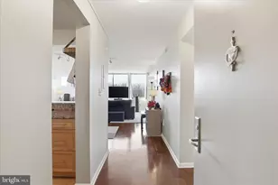 10101 Grosvenor Pl, Rockville, MD 20852 - Photo 3