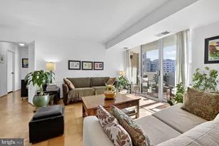 4601 N Park Ave, Chevy Chase, MD 20815 - Photo 5