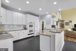 10217 Lakestone Pl, Rockville, MD 20850 - Photo 11
