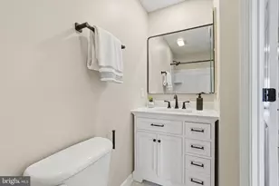 302 Fallsgrove Dr, Rockville, MD 20850 - Photo 31