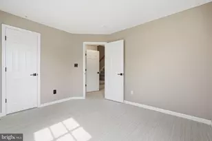 302 Fallsgrove Dr, Rockville, MD 20850 - Photo 29