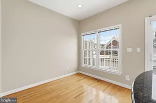 302 Fallsgrove Dr, Rockville, MD 20850 - Photo 15