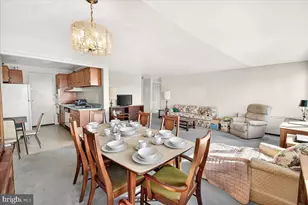 10201 Grosvenor Pl, Rockville, MD 20852 - Photo 9