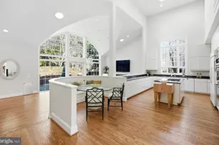 10033 Chartwell Manor, Potomac, MD 20854 - Photo 5