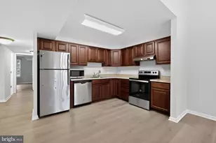 7 Pickering Ct, Germantown, MD 20874 - Photo 9