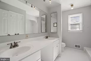 5700 Lake Christopher Dr, Rockville, MD 20855 - Photo 37