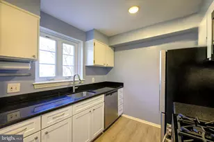 9848 Hollow Glen Pl, Silver Spring, MD 20910 - Photo 11