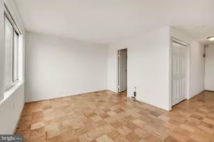 10201 Grosvenor Pl, Rockville, MD 20852 - Photo 3