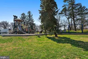 12211 Braxfield Ct, Rockville, MD 20852 - Photo 9