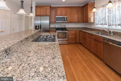 10817 Maplecrest Ln, Potomac, MD 20854 - Photo 9