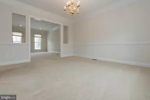 10817 Maplecrest Ln, Potomac, MD 20854 - Photo 5