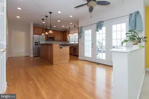 10817 Maplecrest Ln, Potomac, MD 20854 - Photo 15