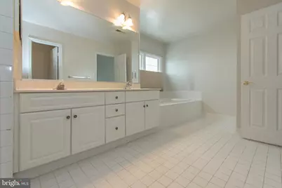 10817 Maplecrest Ln, Potomac, MD 20854 - Photo 33