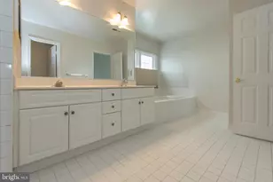 10817 Maplecrest Ln, Potomac, MD 20854 - Photo 33