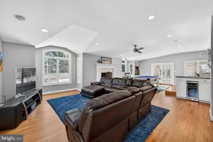 14 Fairwood Ct, Rockville, MD 20850 - Photo 19