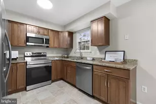 22 Cross Laurel Ct, Germantown, MD 20876 - Photo 3