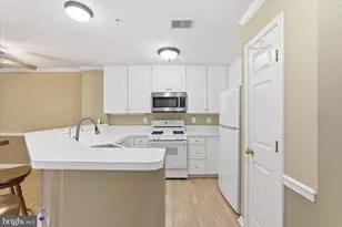 13401 Fountain Club Dr, Germantown, MD 20874 - Photo 11