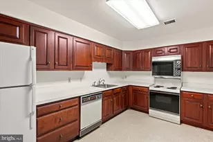 8101 Connecticut Ave, Chevy Chase, MD 20815 - Photo 13