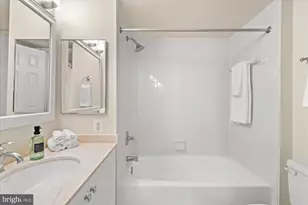 10101 Grosvenor Pl, Rockville, MD 20852 - Photo 19