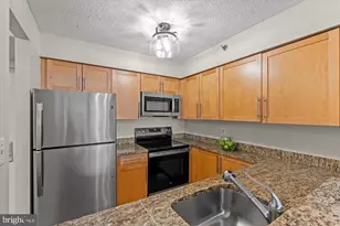 10101 Grosvenor Pl, Rockville, MD 20852 - Photo 13