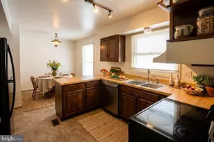 17041 Catalpa Ct, Rockville, MD 20855 - Photo 3